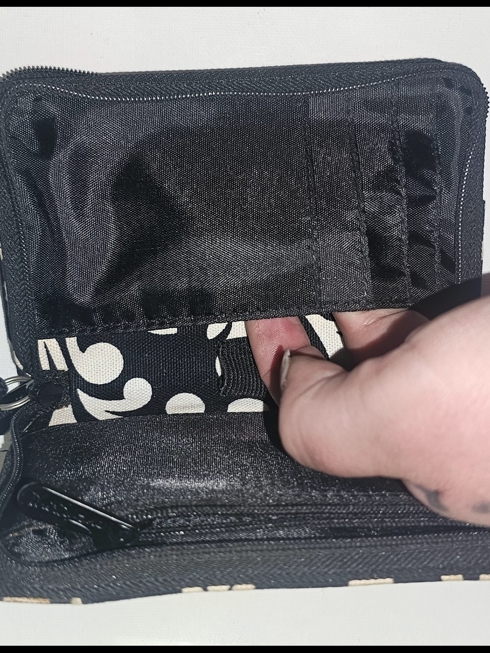 thirty-one Black and Cream Floral Wallet - EUC - Picture 11 of 12